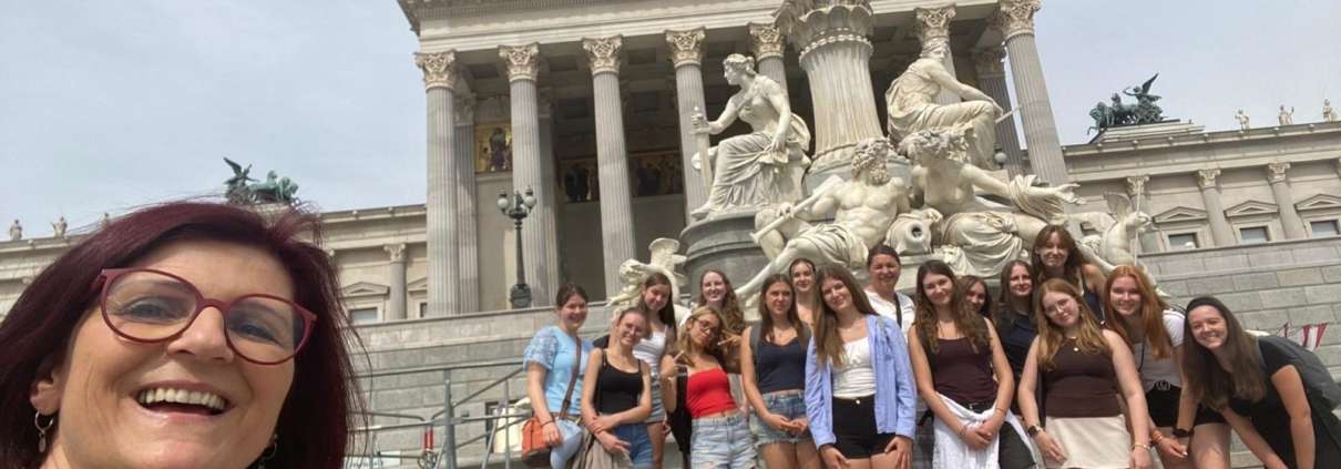 2 HLS – Wien – Parlament – Shades Tour